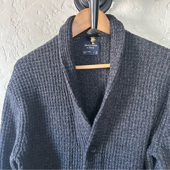 Abercrombie & Fitch Gray Knit Cardigan - Picture 2 of 5